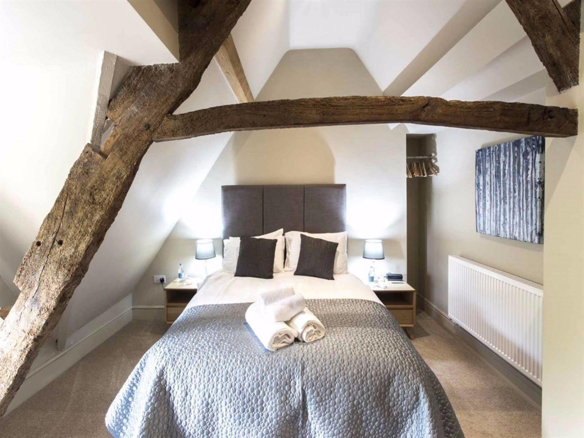 The Bell Inn Stroud  Luaran gambar
